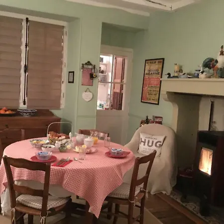 La Vieille Maison Rose 3* Nanteuil-en-Vallée